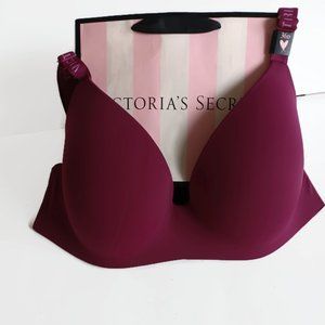 NWOT Victoria's Secret t shirt lightly lined wireless Bra signature logo straps.